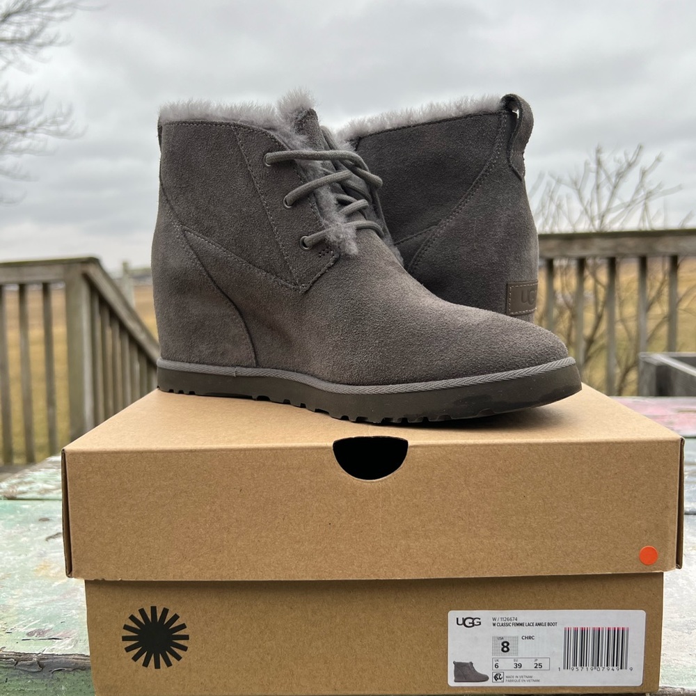 EUC Ugg Femme Charcoal Gray Lace Bootie